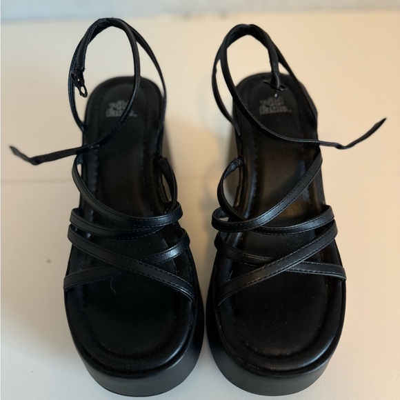Strappy Black Platform Sandal Size 6 - Picture 3 of 13